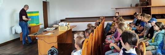 "Życie pszczół" zajęcia edukacyjno - ekologiczne świetlica wiejska w Radoszkach, klasy O i III ,  21.05.2025