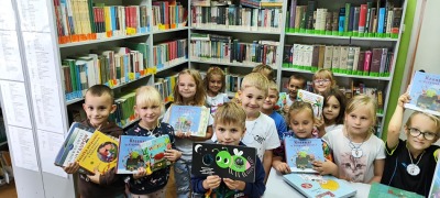 Grupa przedszkolaków - odwiedziny w  bibliotece w Radoszkach